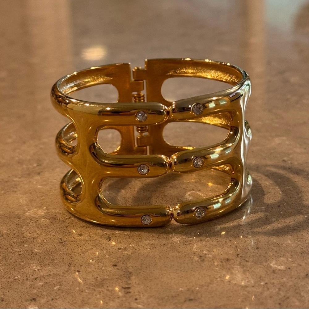 Iris Apfel Estate! Ribbed gold metal bracelet w/ 6 sparkly rhinestone/crystals! - Picture 7 of 11